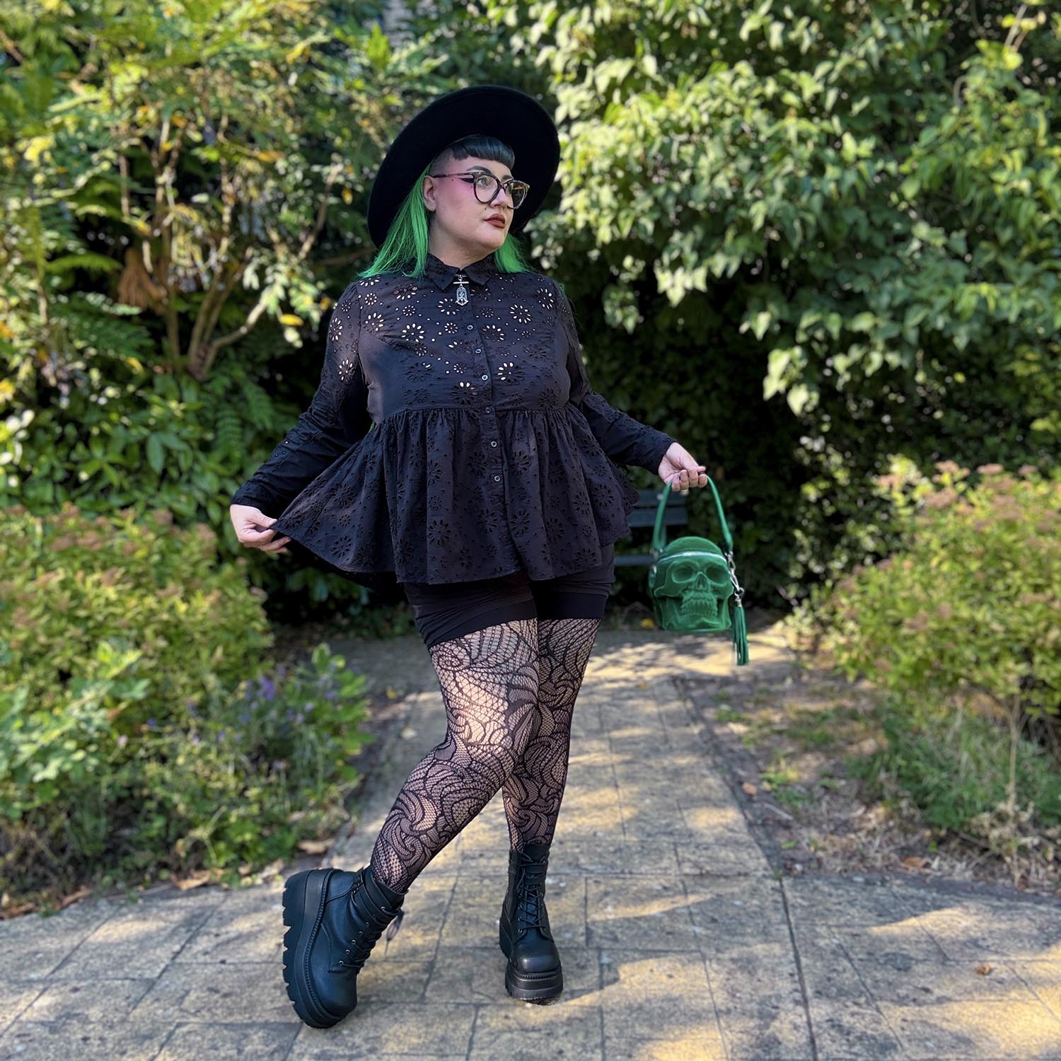 Emma, 5ft 7in / 171cm - Size F2