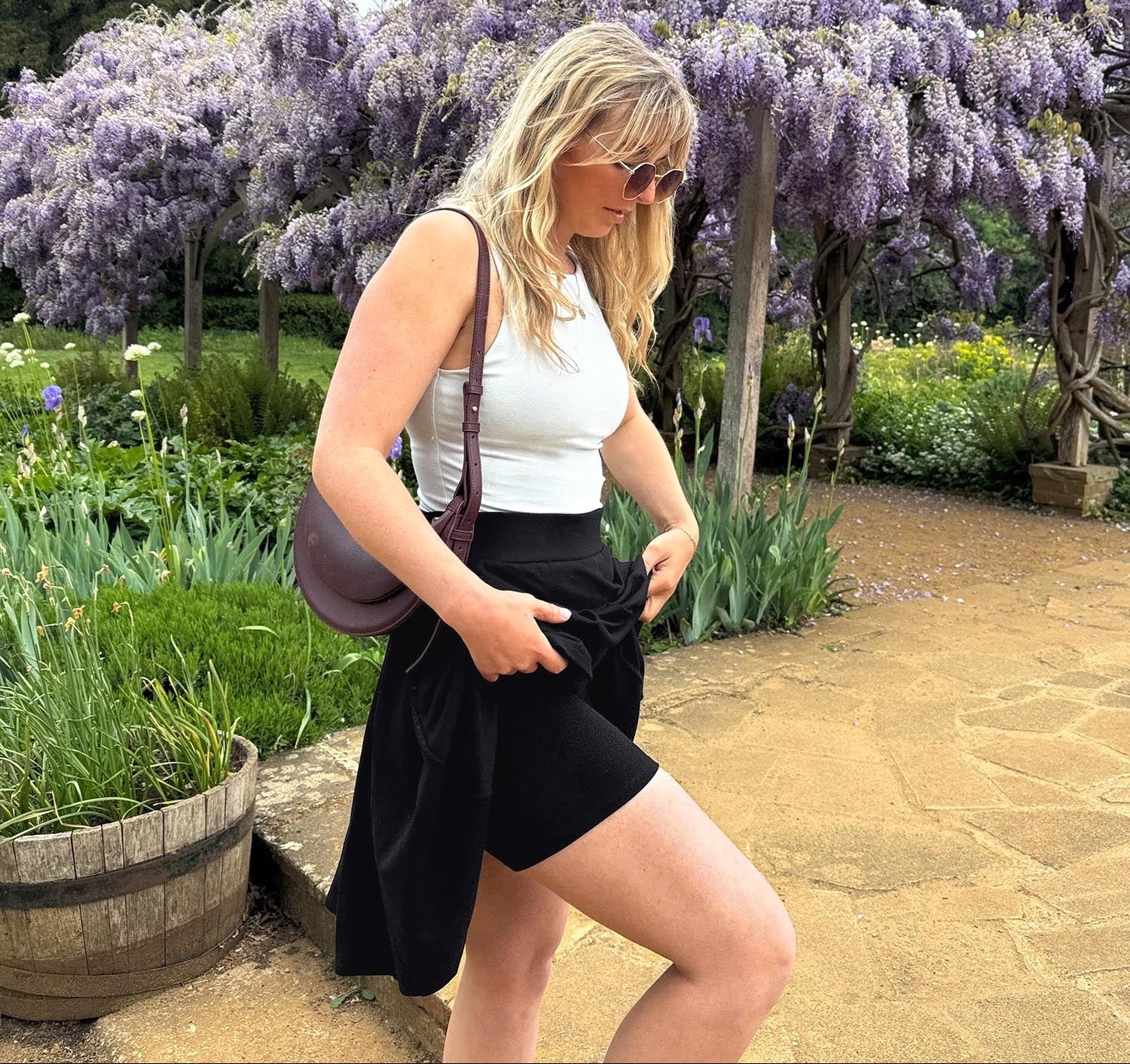Toni, 5'7