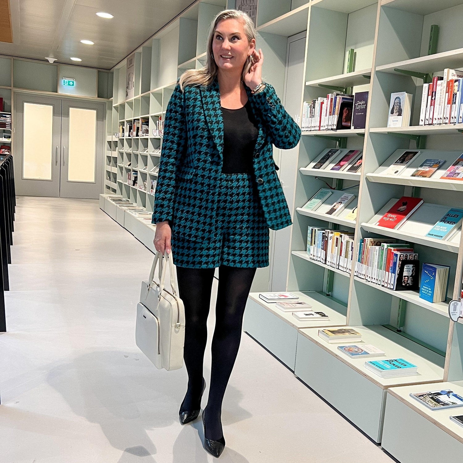 Huggy Light Compression Tights - Black - Snag