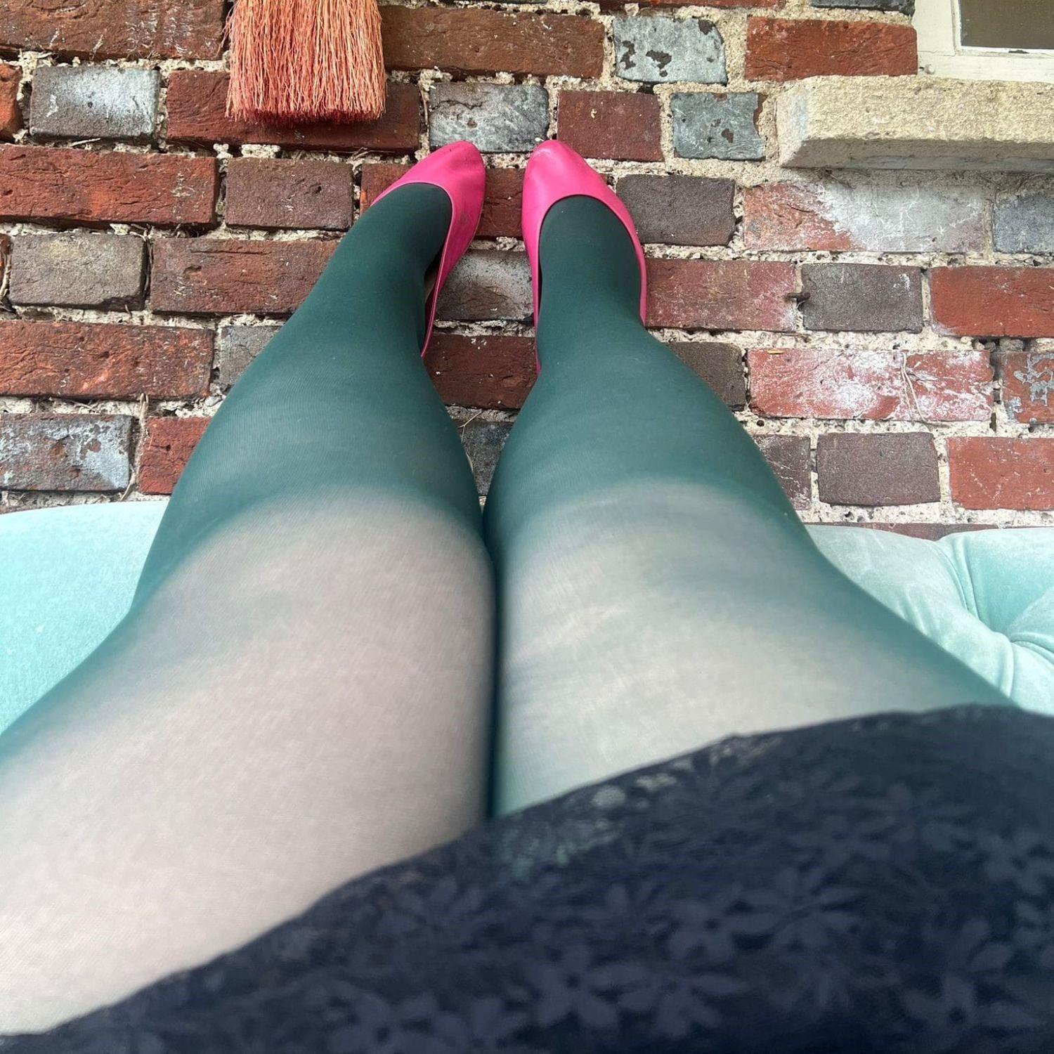 30 Denier Sheer Tights - En Pointe - Snag