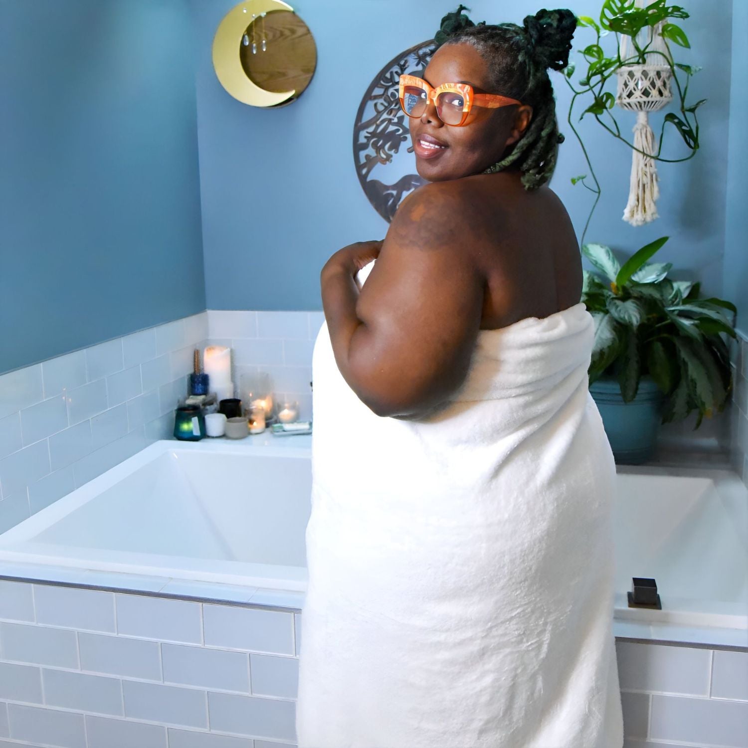 Luxury Extra Large Bath Towel in White Snag - Main Image