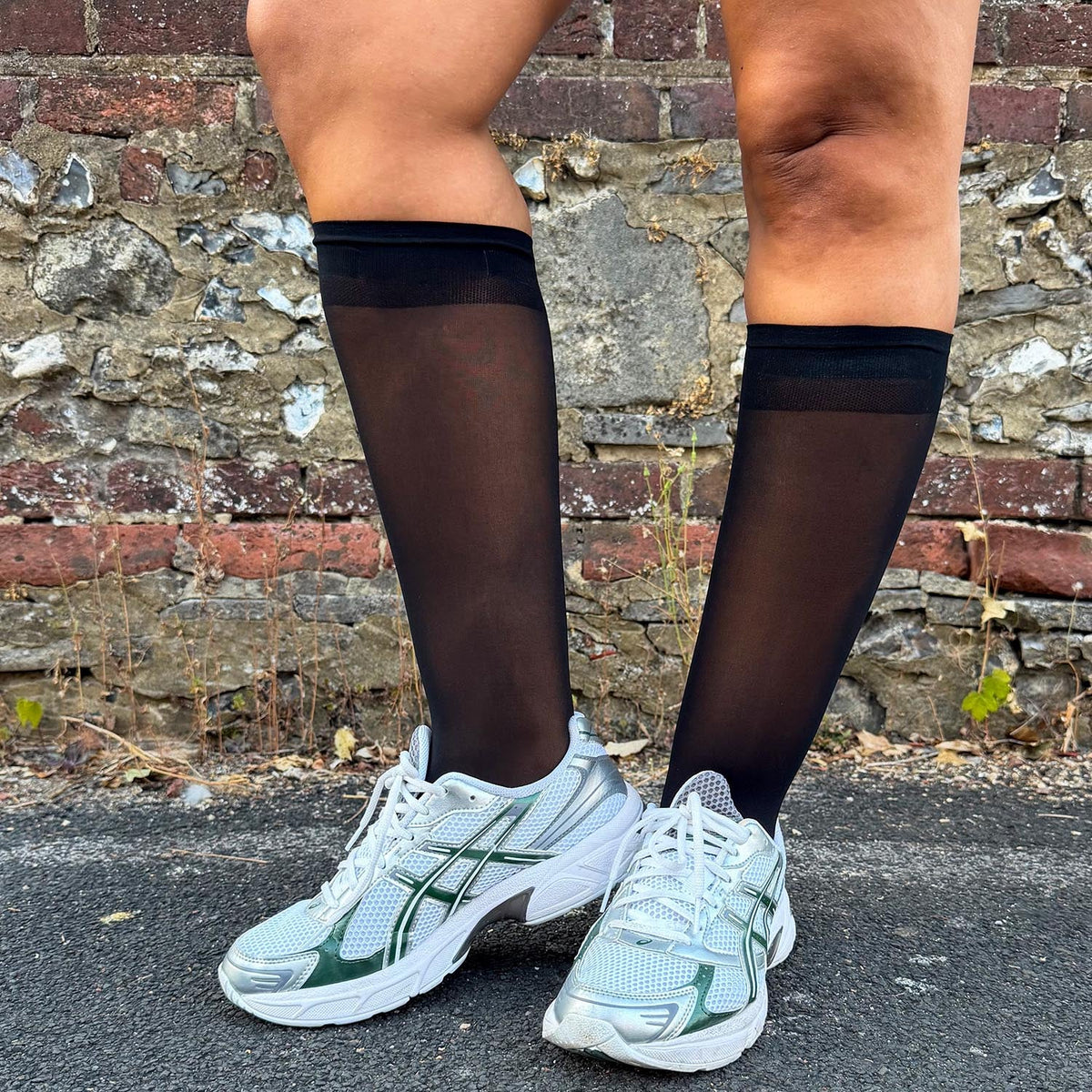 Huggy Light Compression Knee Socks - Black
