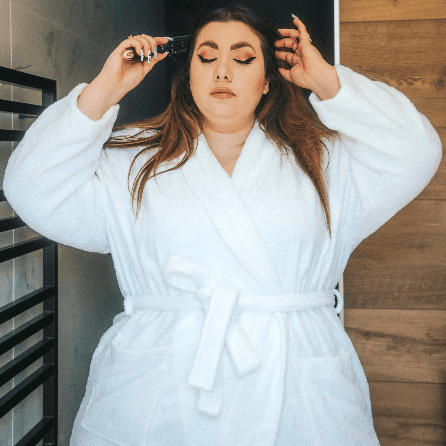 Luxury Large Bath Robe in White Snag